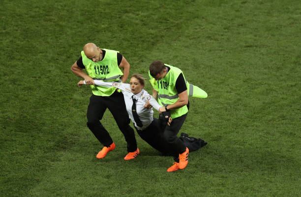 告别时刻被 告别时刻被