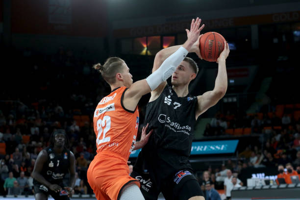 斯在支点作 斯在支点作